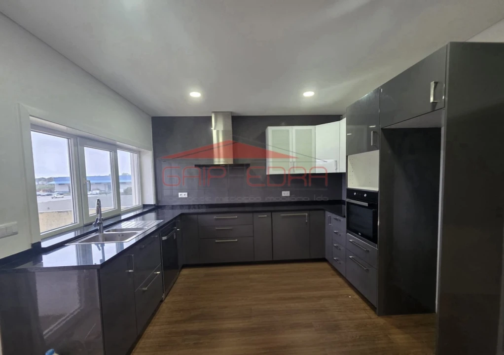 Moradia T4 para Arrendamento em Perafita, Lavra e Santa Cruz do Bispo Foto 11