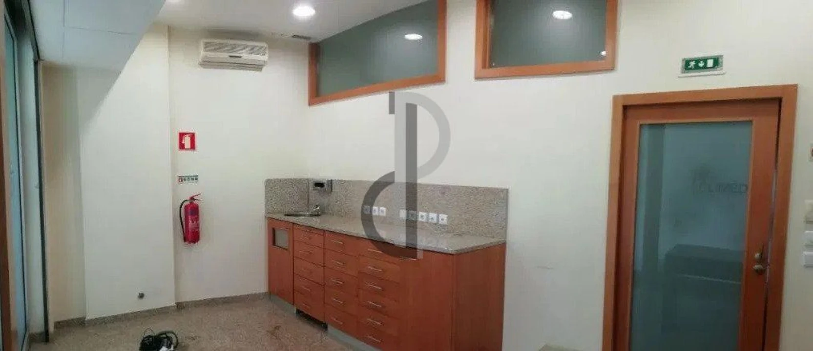 Loja para Arrendamento em Lordelo do Ouro e Massarelos Foto 12