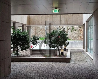 Loja para Arrendamento em Lordelo do Ouro e Massarelos