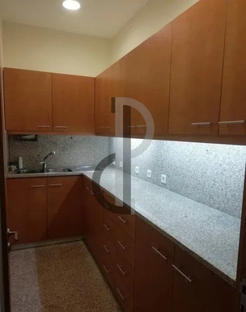 Loja para Arrendamento em Lordelo do Ouro e Massarelos