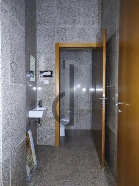 Loja para Arrendamento em Lordelo do Ouro e Massarelos