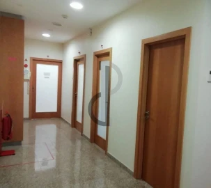 Loja para Arrendamento em Lordelo do Ouro e Massarelos