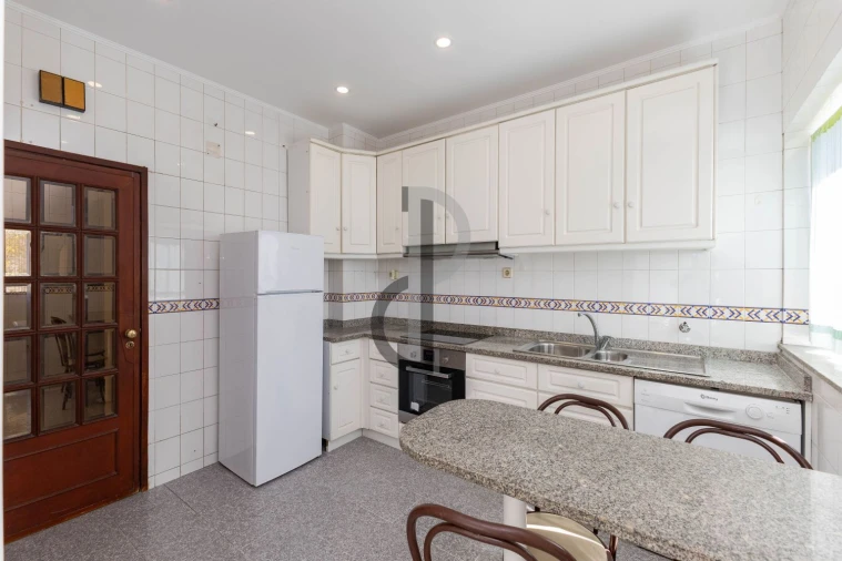 Apartamento T2 para Venda em Ramalde Foto 14