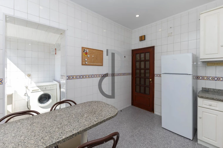 Apartamento T2 para Venda em Ramalde Foto 12