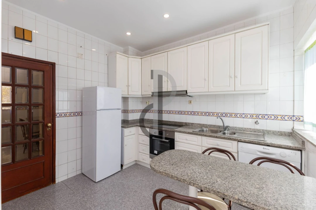 Apartamento T2 para Venda em Ramalde Foto 14