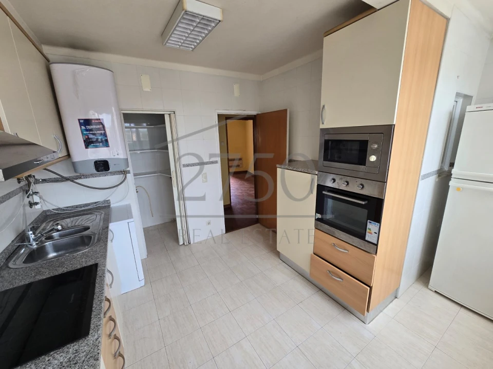 Apartamento T3 para Venda em Carcavelos e Parede Foto 1