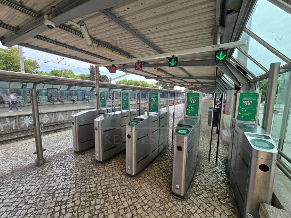 Apartamento T3 para Venda em Carcavelos e Parede Foto 28