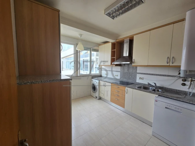 Apartamento T3 para Venda em Carcavelos e Parede Foto 4