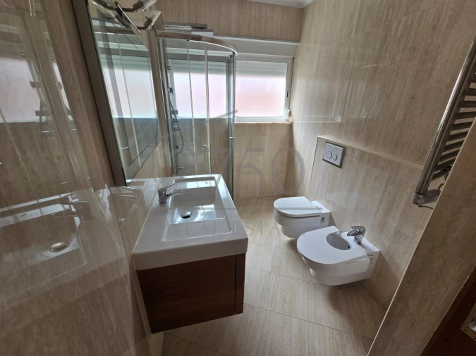 Apartamento T3 para Venda em Carcavelos e Parede Foto 12