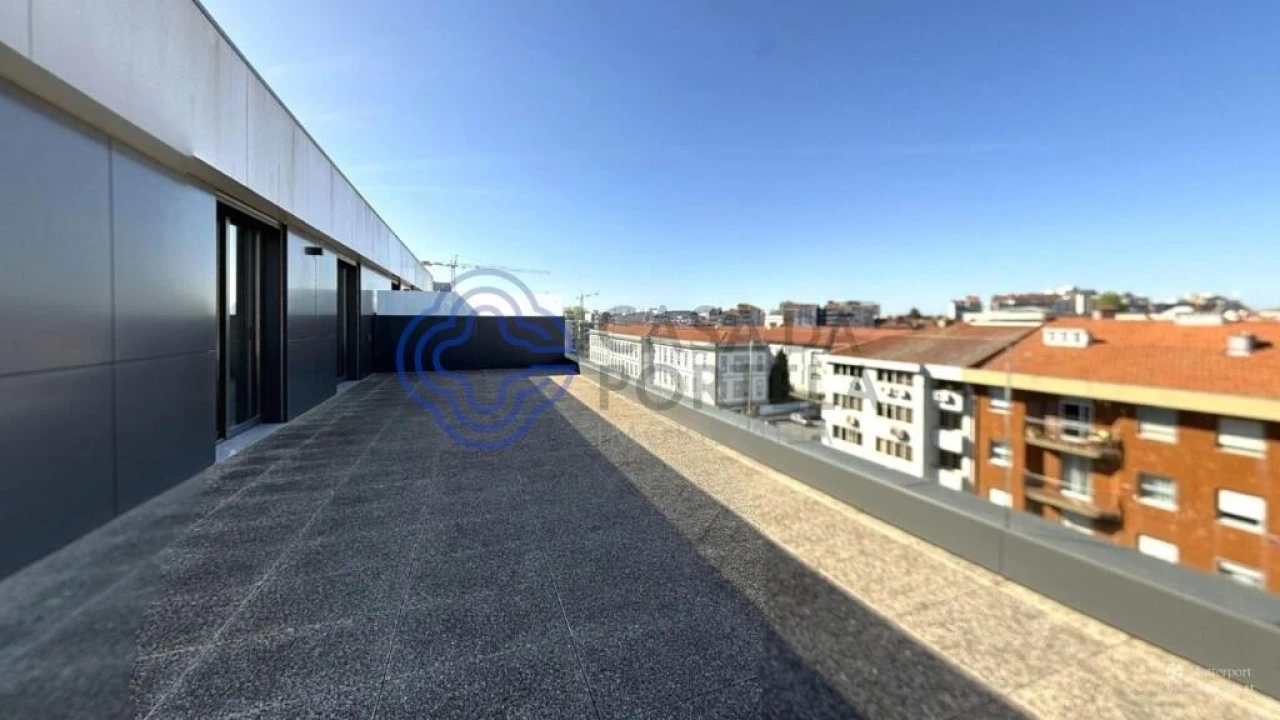 Apartamento T4 para Venda em Cedofeita, Santo Ildefonso, Sé, Miragaia, São Nicolau e Vitória Foto 1