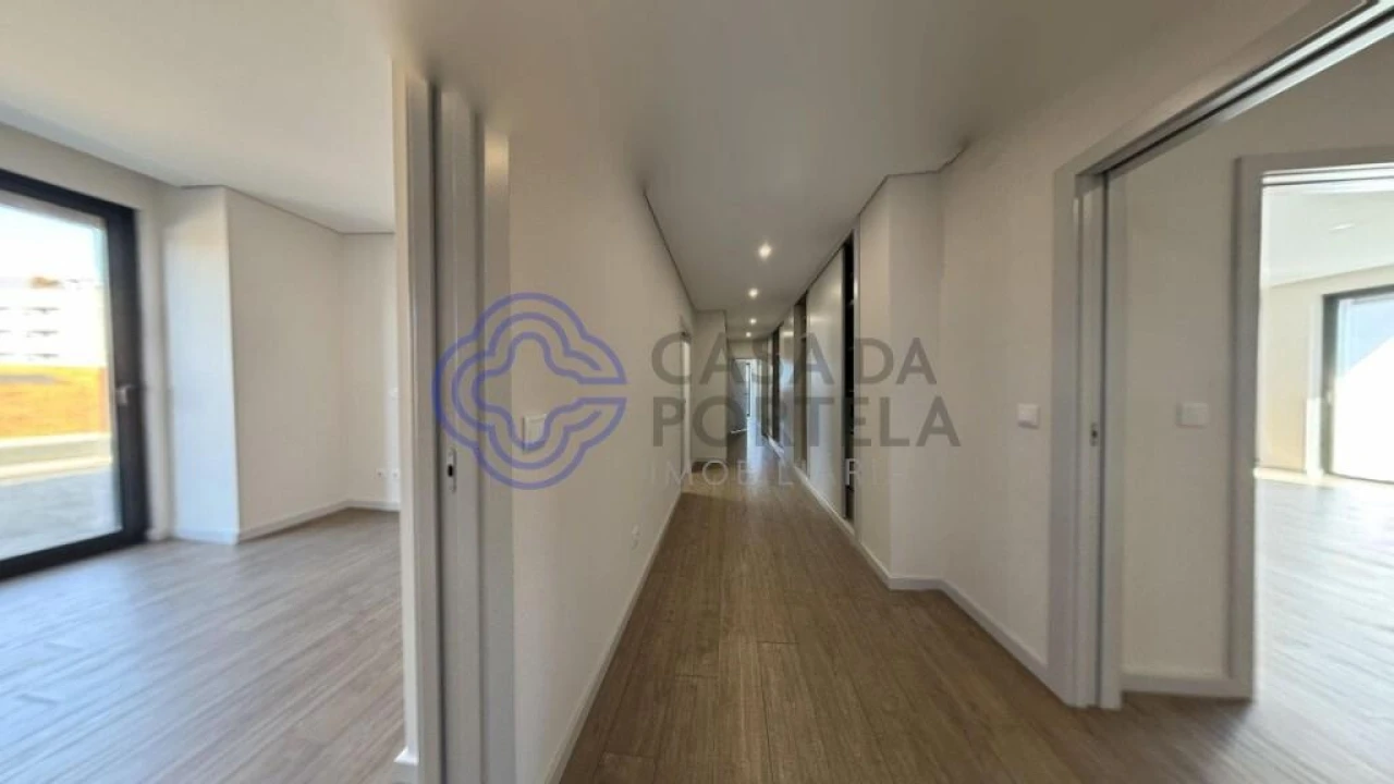 Apartamento T4 para Venda em Cedofeita, Santo Ildefonso, Sé, Miragaia, São Nicolau e Vitória Foto 23