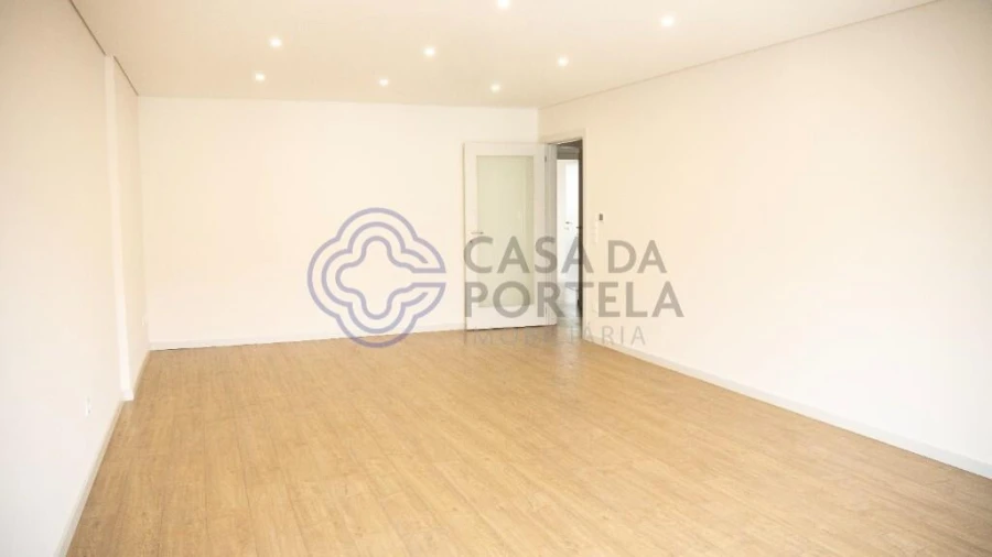 Apartamento T3 para Venda em Cedofeita, Santo Ildefonso, Sé, Miragaia, São Nicolau e Vitória Foto 4