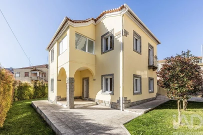 Moradia T4 para Arrendamento em Agualva e Mira-Sintra