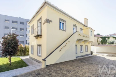 Moradia T4 para Arrendamento em Agualva e Mira-Sintra