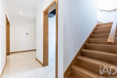 Moradia T4 para Arrendamento em Agualva e Mira-Sintra