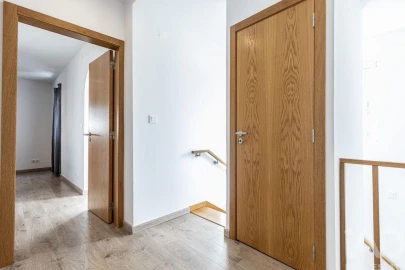 Moradia T4 para Arrendamento em Agualva e Mira-Sintra