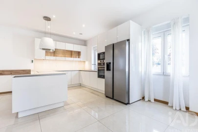 Moradia T4 para Arrendamento em Agualva e Mira-Sintra