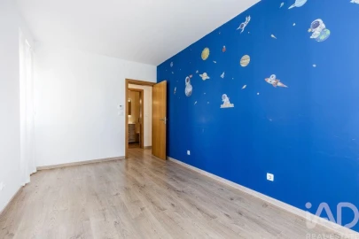 Moradia T4 para Arrendamento em Agualva e Mira-Sintra