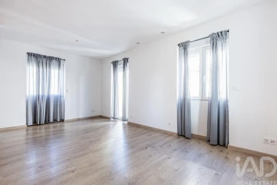 Moradia T4 para Arrendamento em Agualva e Mira-Sintra