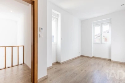 Moradia T4 para Arrendamento em Agualva e Mira-Sintra