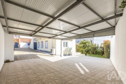 Moradia T4 para Arrendamento em Agualva e Mira-Sintra