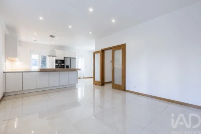 Moradia T4 para Arrendamento em Agualva e Mira-Sintra