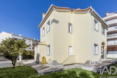 Moradia T4 para Arrendamento em Agualva e Mira-Sintra