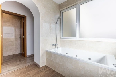 Moradia T4 para Arrendamento em Agualva e Mira-Sintra