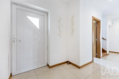 Moradia T4 para Arrendamento em Agualva e Mira-Sintra