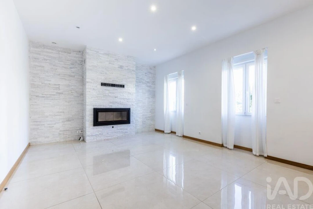 Moradia T4 para Arrendamento em Agualva e Mira-Sintra Foto 8