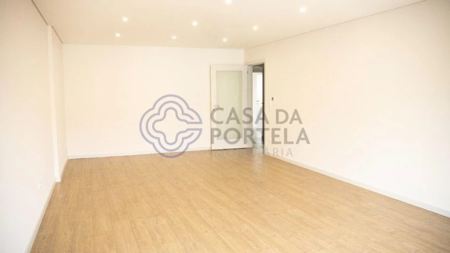 Apartamento T3 para Venda em Cedofeita, Santo Ildefonso, Sé, Miragaia, São Nicolau e Vitória Foto 4