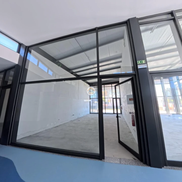 Negócio para Venda em Arcozelo Foto 17