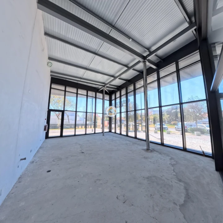 Negócio para Venda em Arcozelo Foto 13