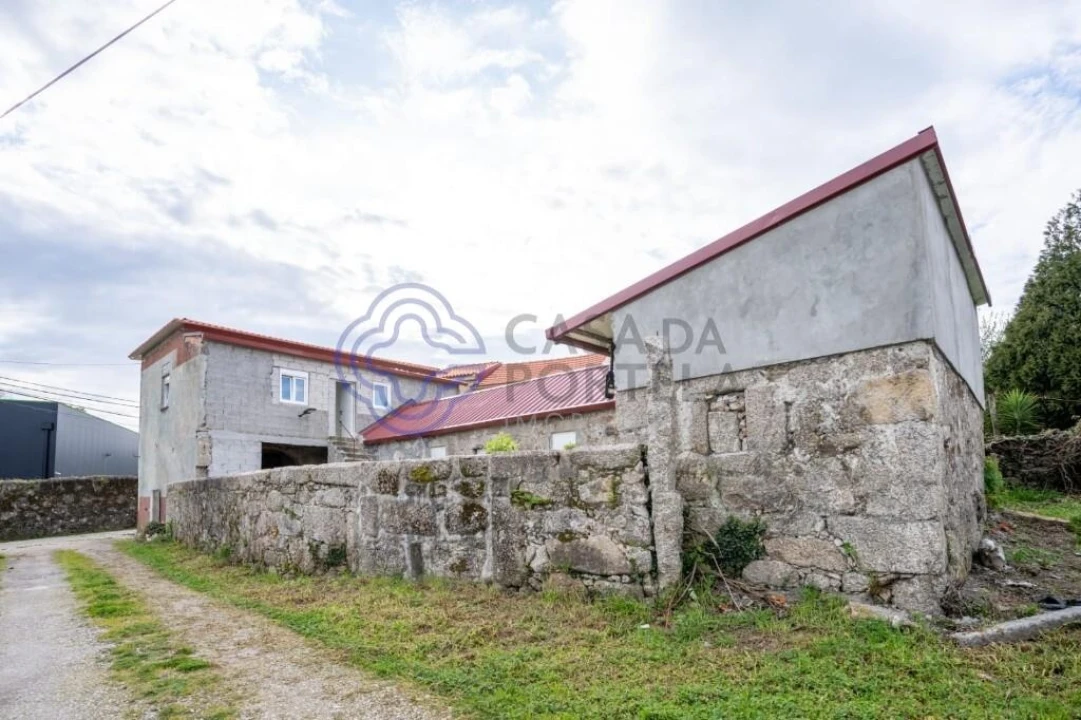 Moradia T4 para Venda em Frazão Arreigada Foto 1