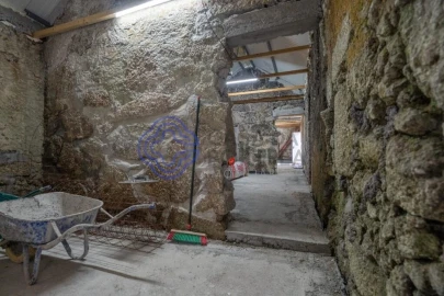 Moradia T4 para Venda em Frazão Arreigada