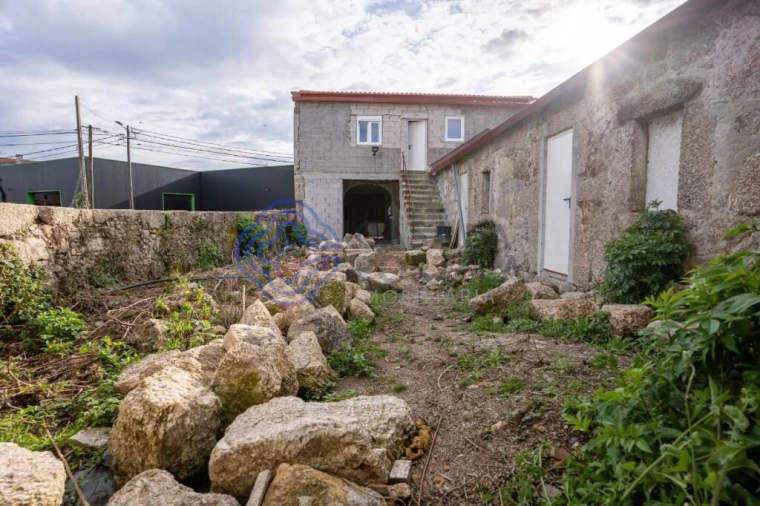 Moradia T4 para Venda em Frazão Arreigada Foto 2