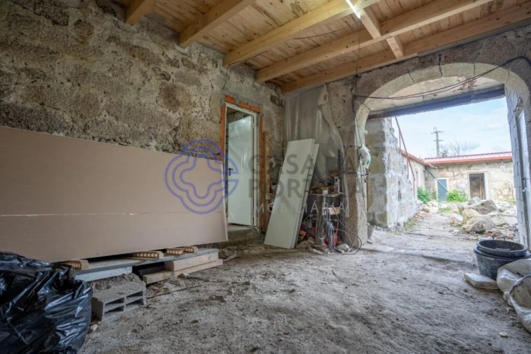 Moradia T4 para Venda em Frazão Arreigada Foto 6