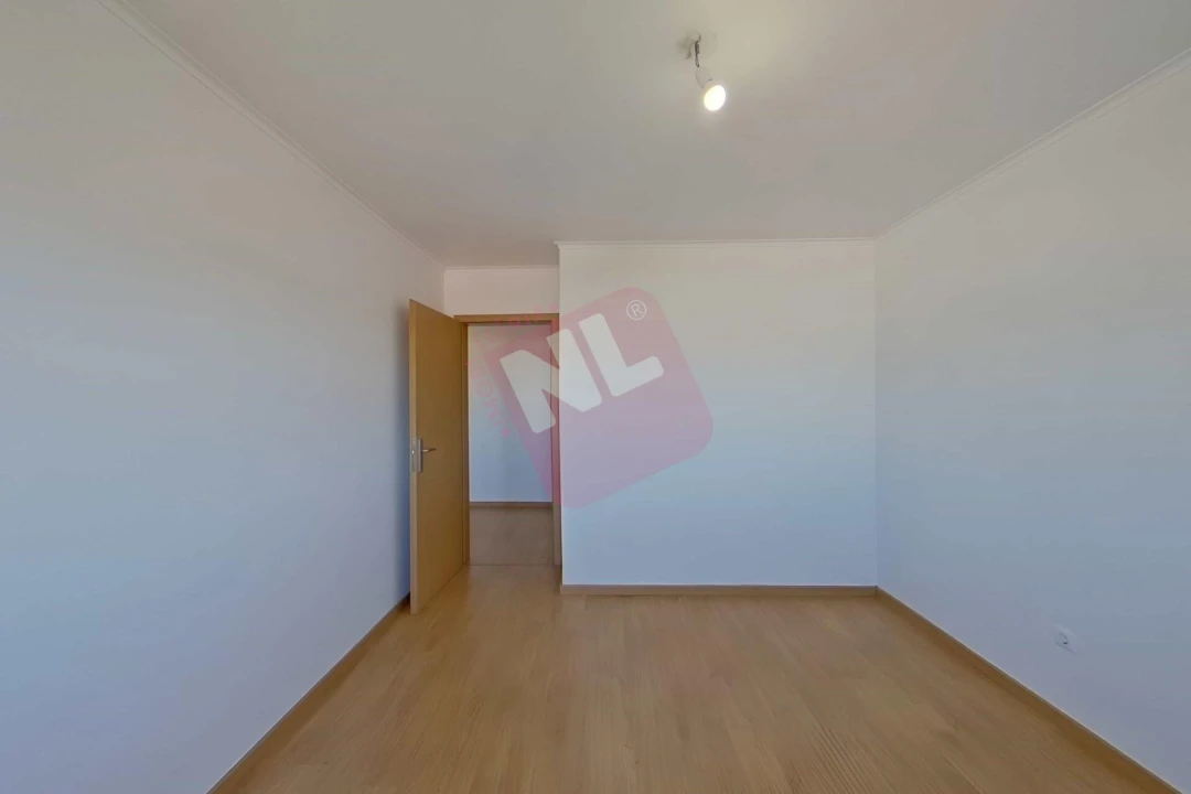 Apartamento T2 para Arrendamento em Santa Clara Foto 15