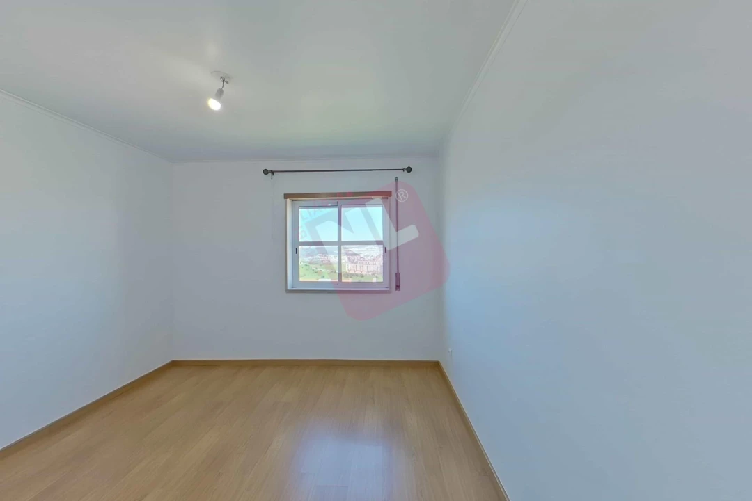 Apartamento T2 para Arrendamento em Santa Clara Foto 13