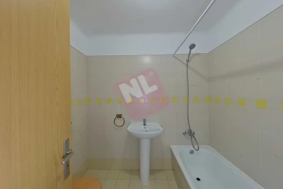 Apartamento T2 para Arrendamento em Santa Clara