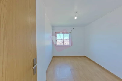 Apartamento T2 para Arrendamento em Santa Clara