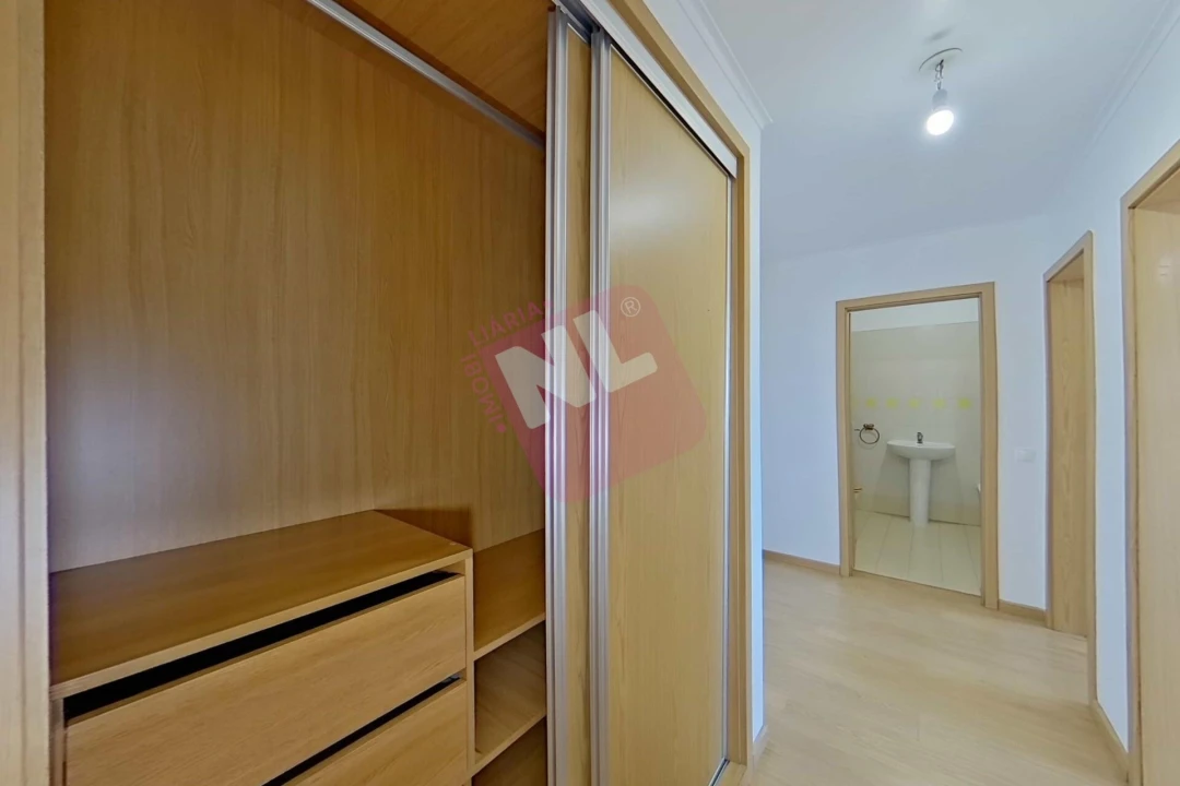 Apartamento T2 para Arrendamento em Santa Clara Foto 9