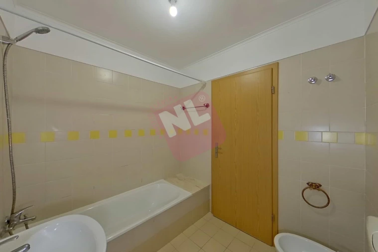 Apartamento T2 para Arrendamento em Santa Clara Foto 17