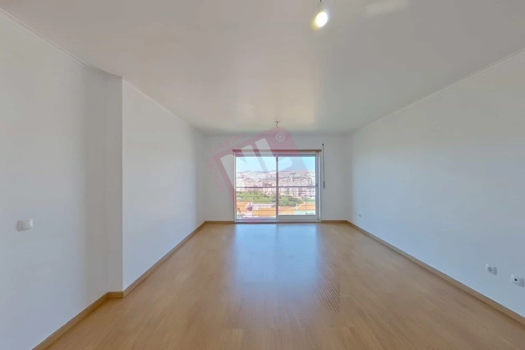 Apartamento T2 para Arrendamento em Santa Clara Foto 3