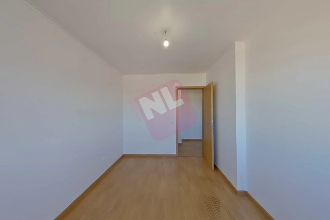 Apartamento T2 para Arrendamento em Santa Clara Foto 12