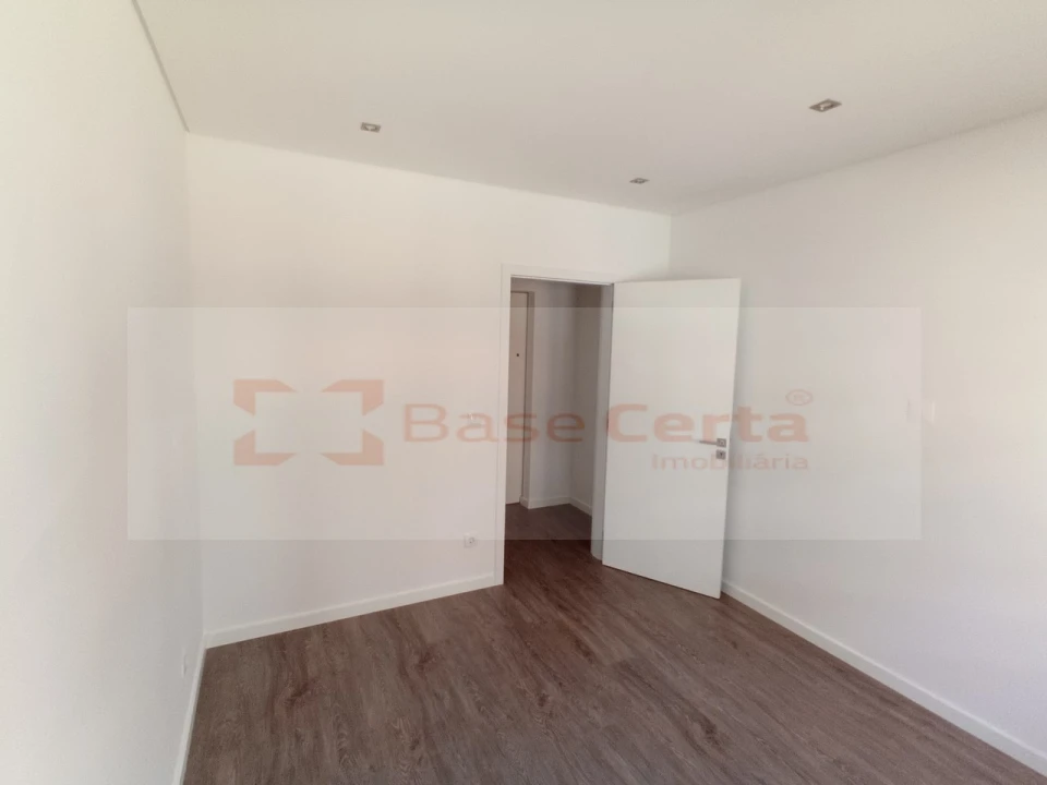 Apartamento T3 para Venda em Corroios Foto 11