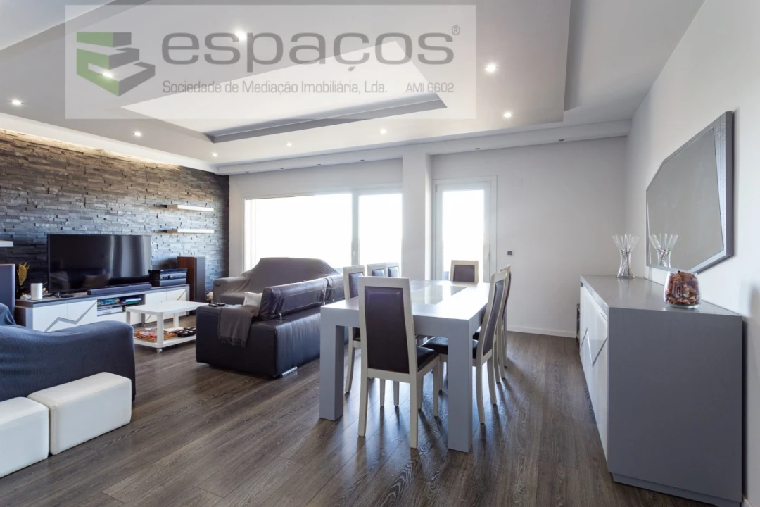 Apartamento T4 para Venda em Santa Iria de Azoia, São João da Talha e Bobadela Foto 1