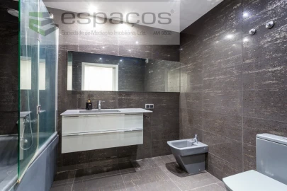 Apartamento T4 para Venda em Santa Iria de Azoia, São João da Talha e Bobadela