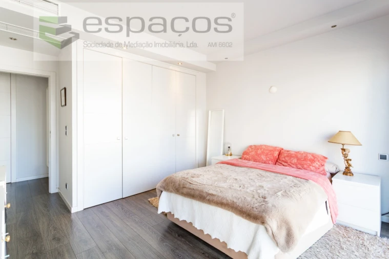 Apartamento T4 para Venda em Santa Iria de Azoia, São João da Talha e Bobadela Foto 32