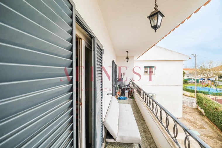 Apartamento T2 para Venda em Carcavelos e Parede Foto 27